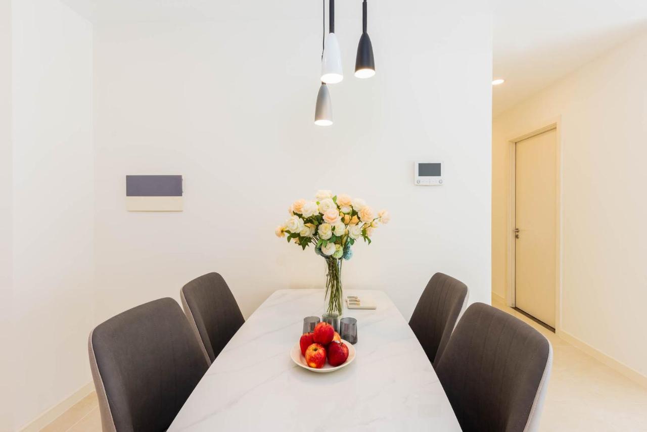 Genius Apartment River Gate Center Хошимин Екстериор снимка