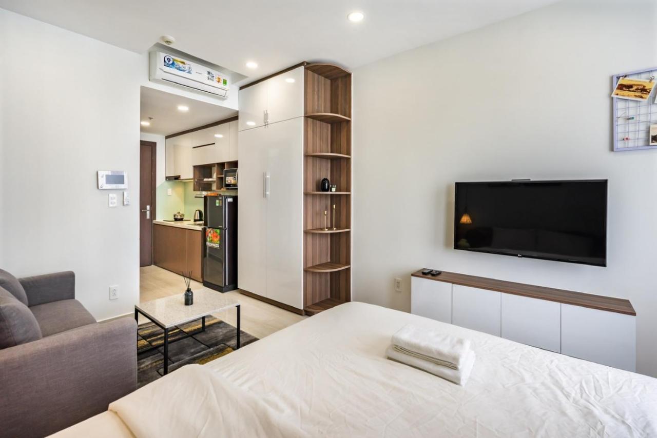 Genius Apartment River Gate Center Хошимин Екстериор снимка