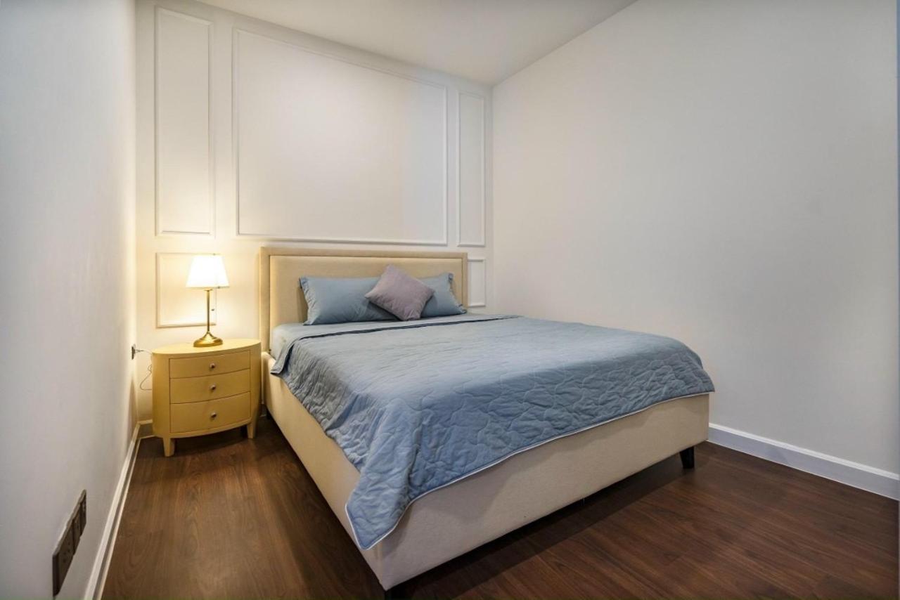 Genius Apartment River Gate Center Хошимин Екстериор снимка