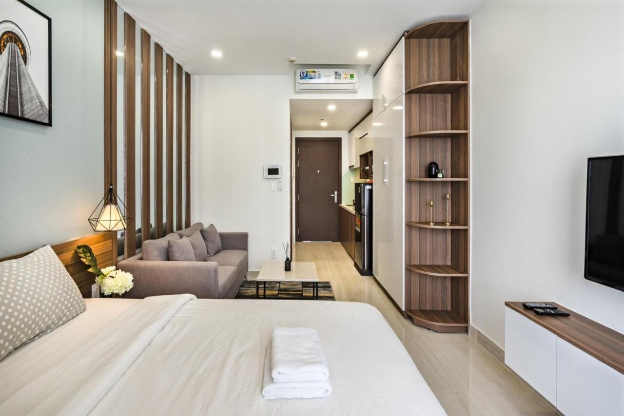 Genius Apartment River Gate Center Хошимин Екстериор снимка