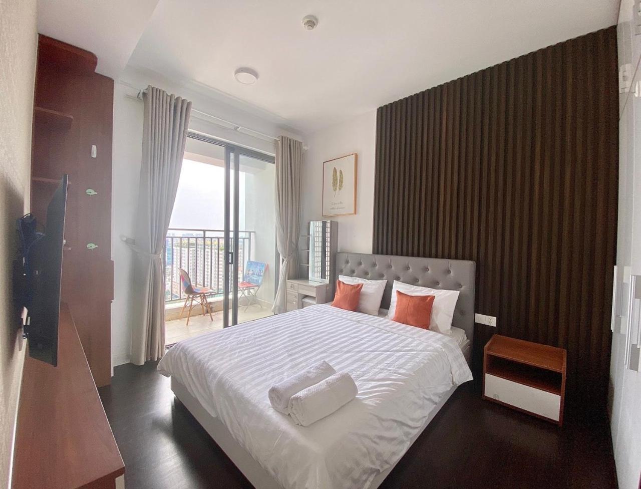 Genius Apartment River Gate Center Хошимин Екстериор снимка