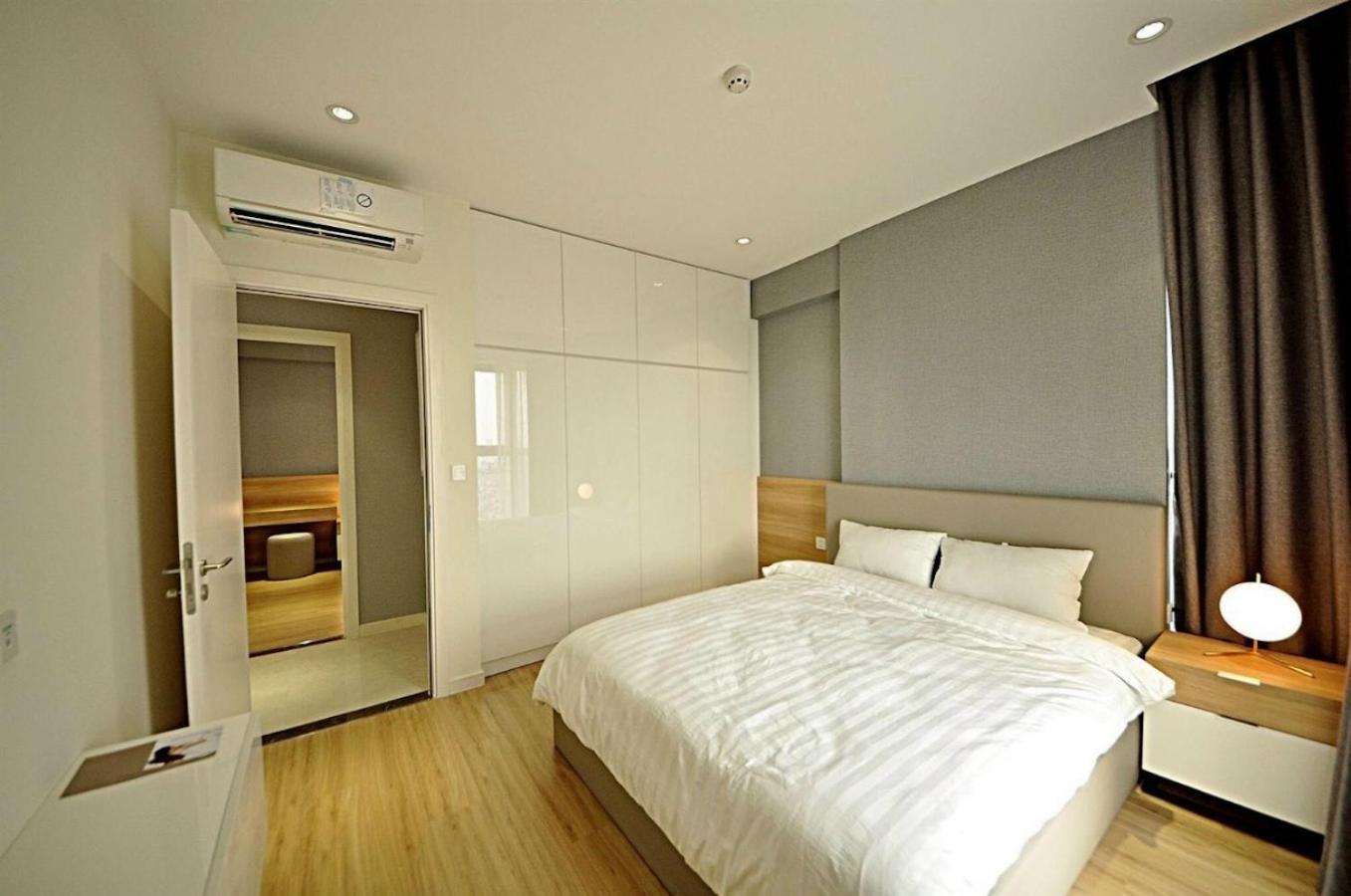 Genius Apartment River Gate Center Хошимин Екстериор снимка