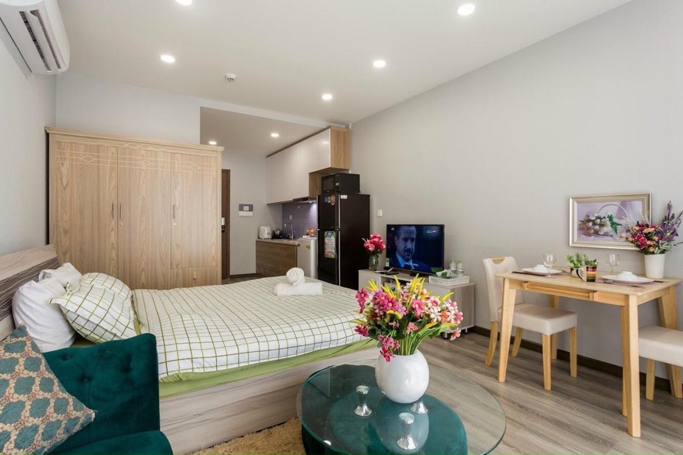 Genius Apartment River Gate Center Хошимин Екстериор снимка