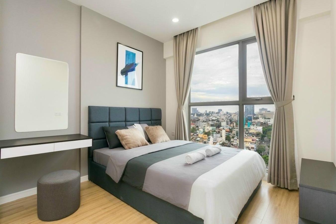 Genius Apartment River Gate Center Хошимин Екстериор снимка