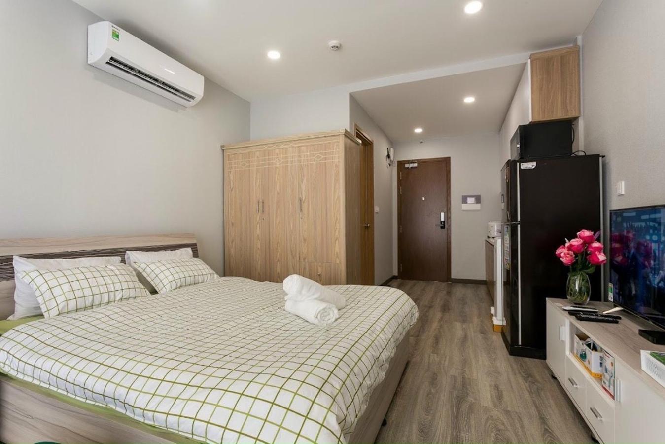 Genius Apartment River Gate Center Хошимин Екстериор снимка