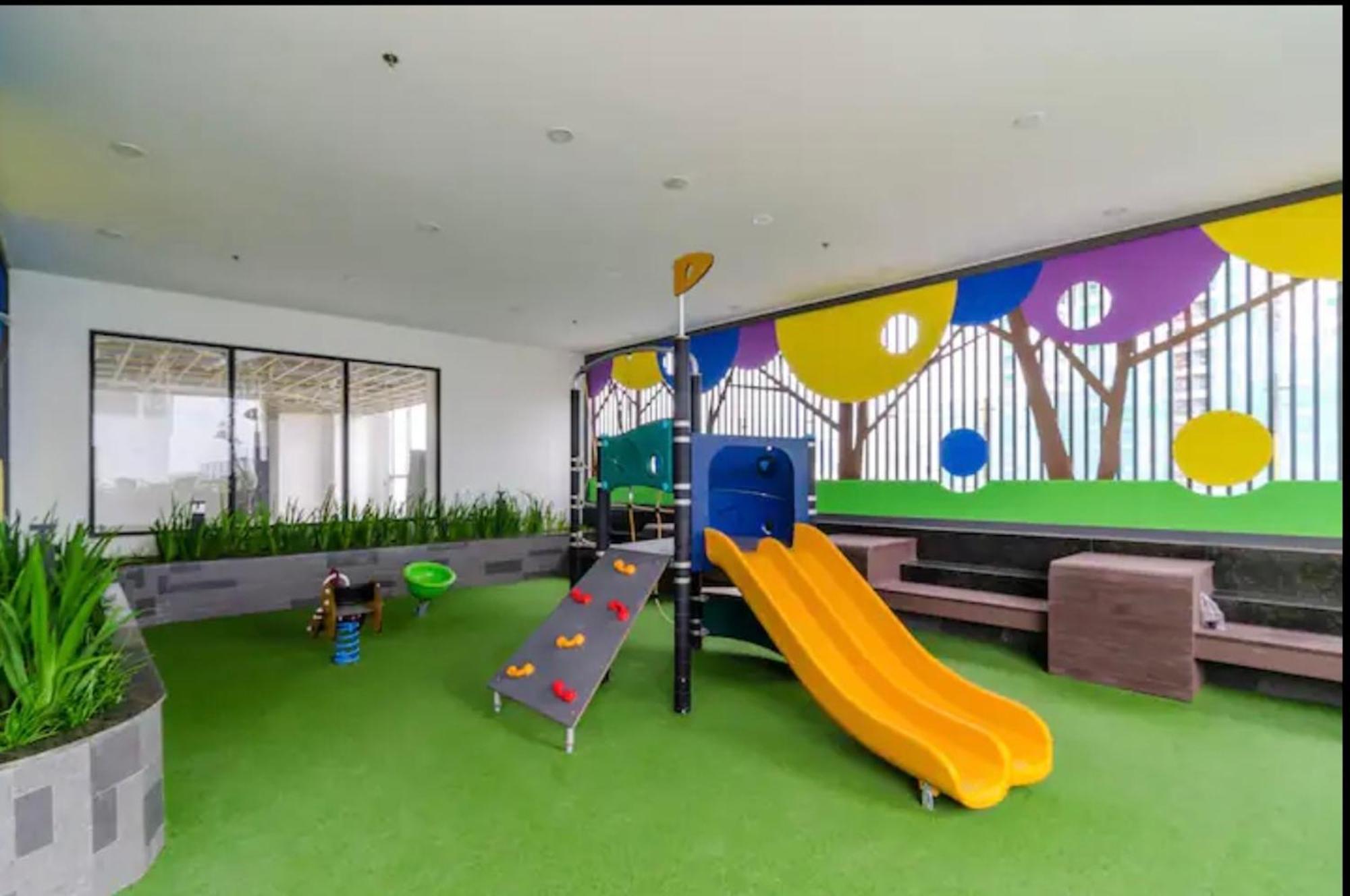Genius Apartment River Gate Center Хошимин Екстериор снимка