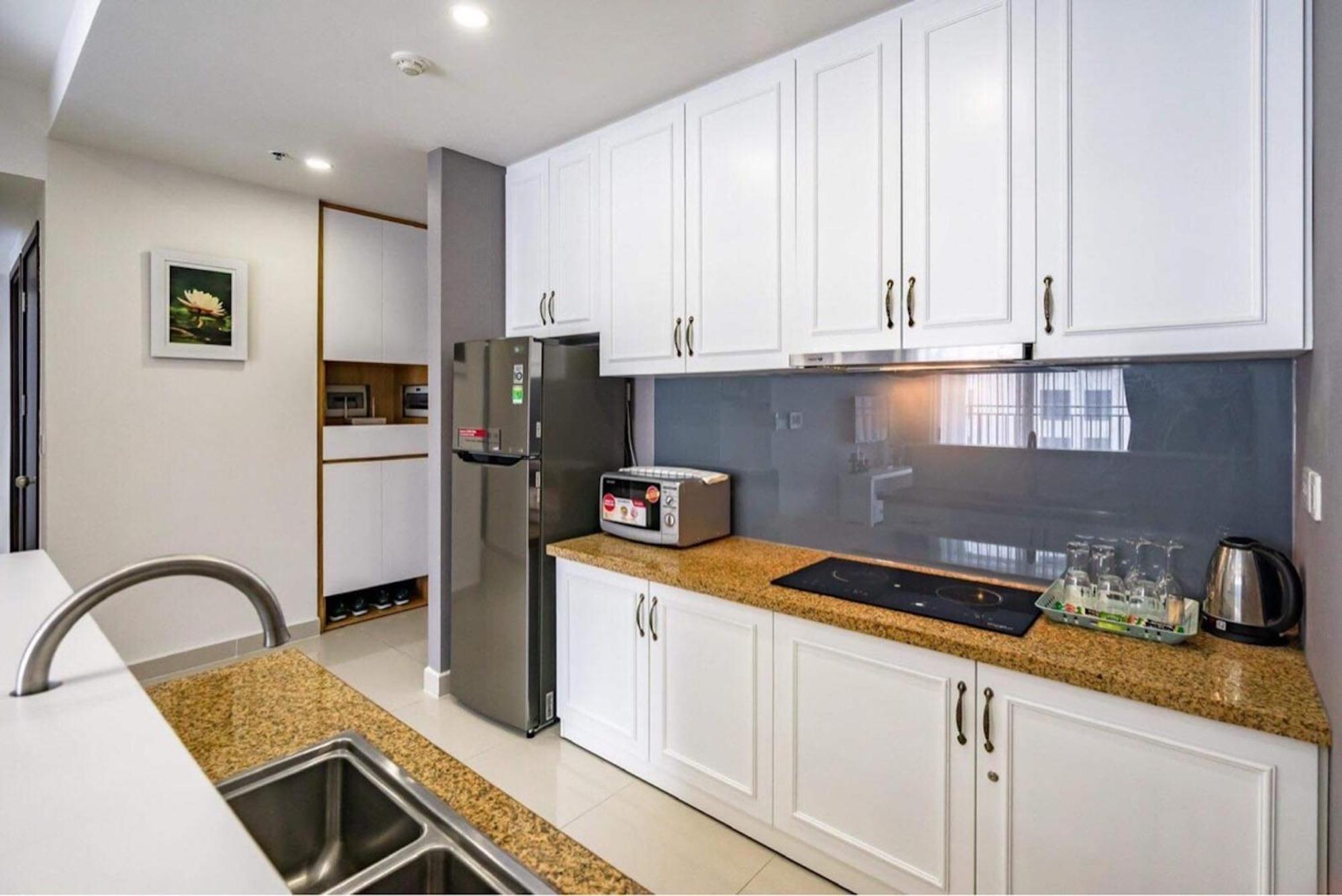Genius Apartment River Gate Center Хошимин Екстериор снимка