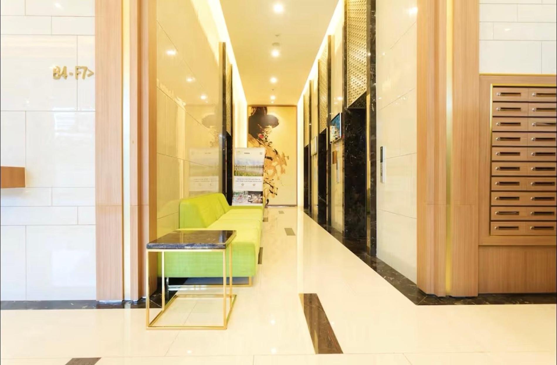 Genius Apartment River Gate Center Хошимин Екстериор снимка